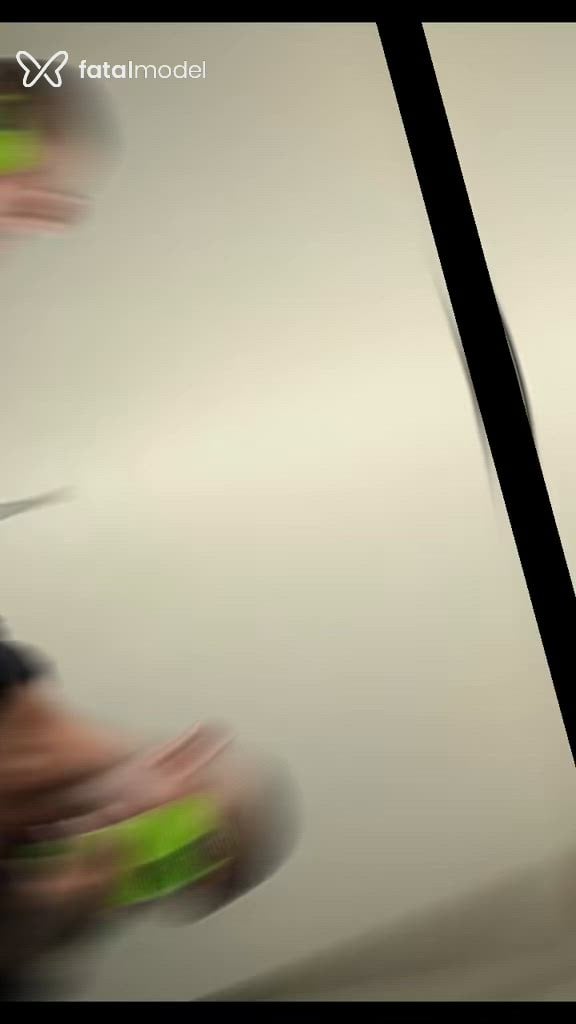 Acompanhante homem sem cabelo de olhos pretos - Pretinho