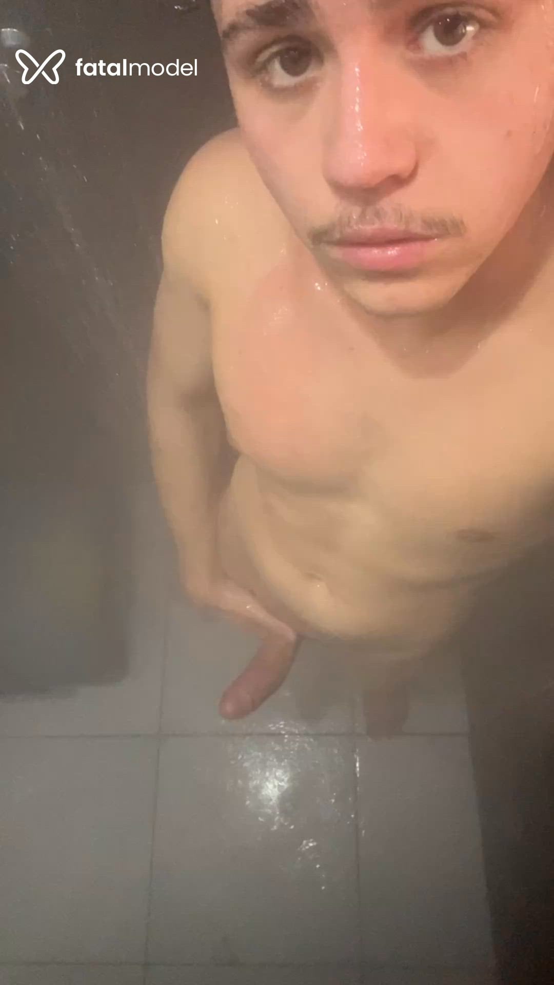 Acompanhante homem morena (o) de olhos castanhos - Gustavo