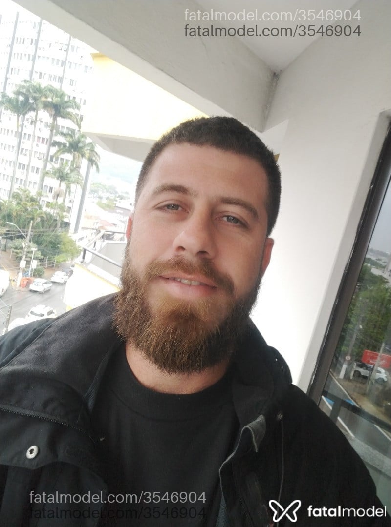 Acompanhante homem loira (o) de olhos verdes - Lucas