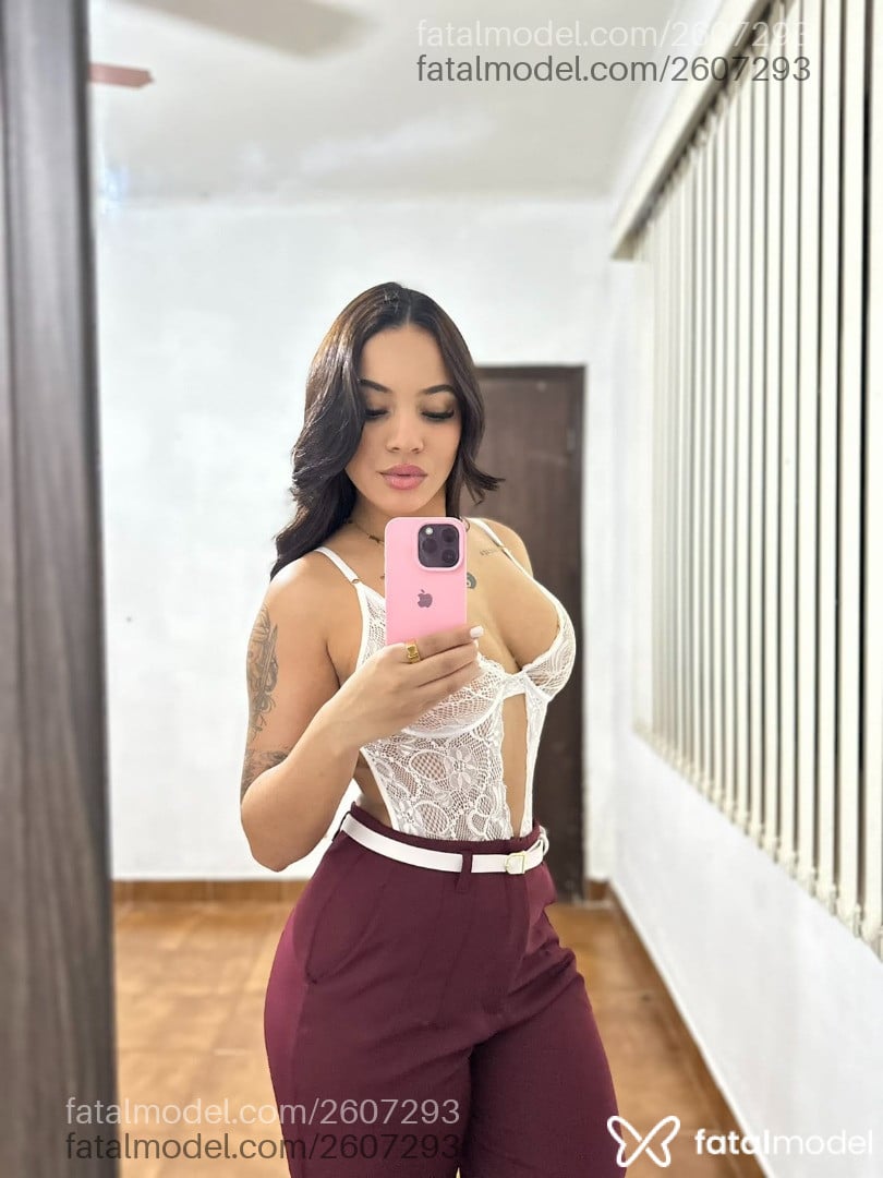 Acompanhante mulher morena (o) de olhos castanhos - Larissa