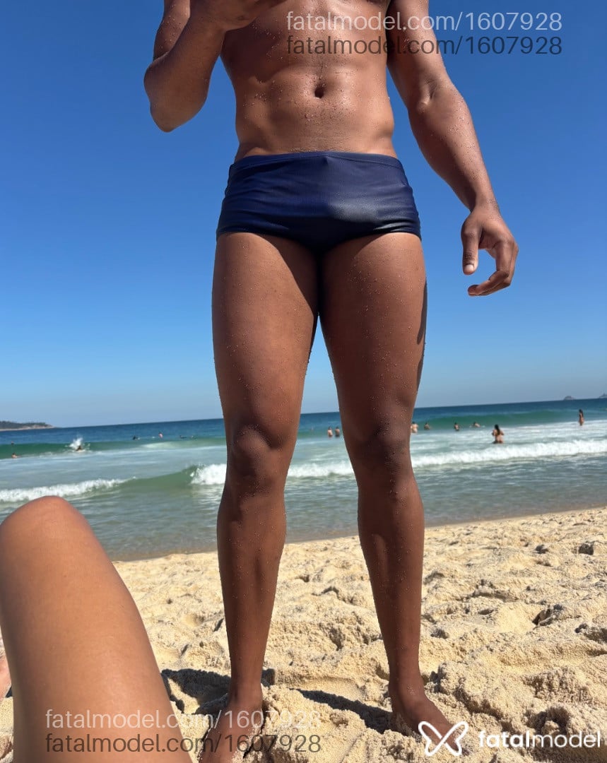 Acompanhante homem morena (o) de olhos pretos - Theo