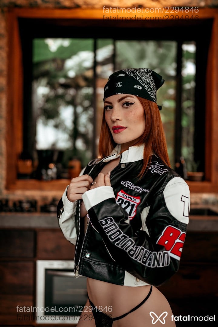 Acompanhante mulher ruiva (o) de olhos mel - Angelie