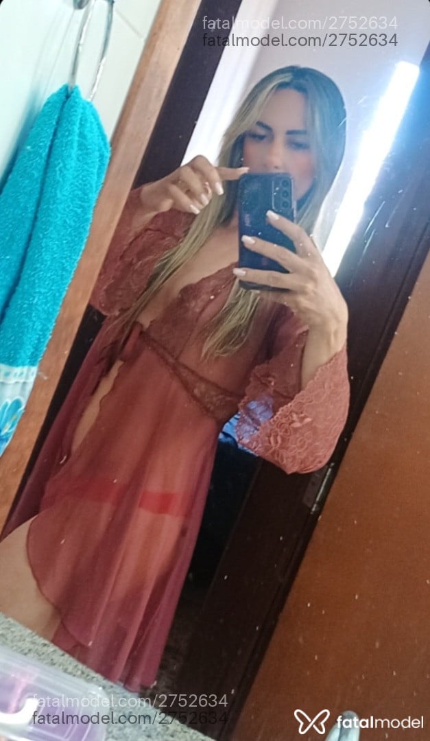 Acompanhante mulher trans loira (o) de olhos castanhos - Paula