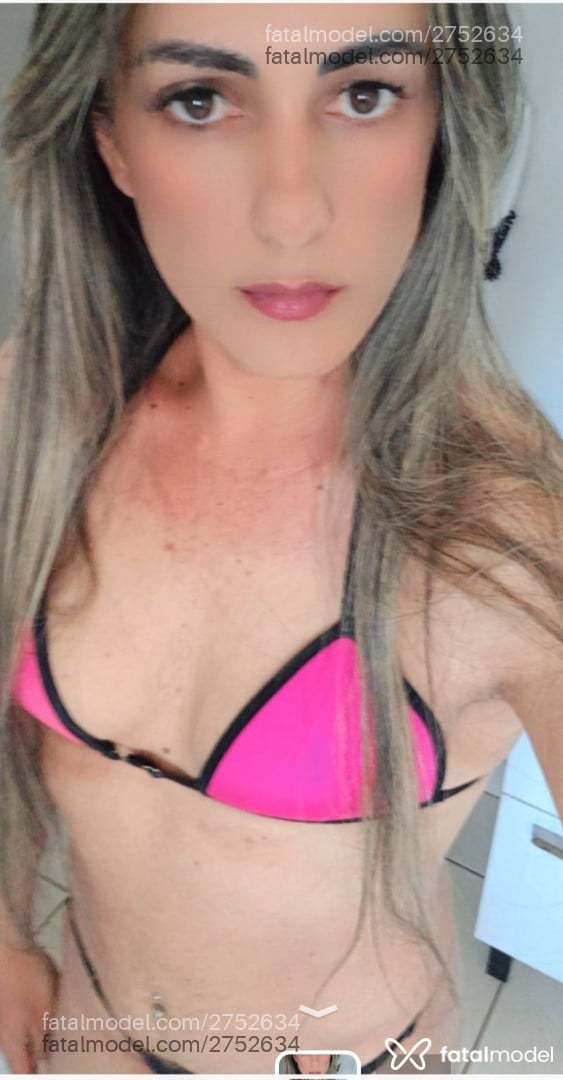 Acompanhante mulher trans loira (o) de olhos castanhos - Paula