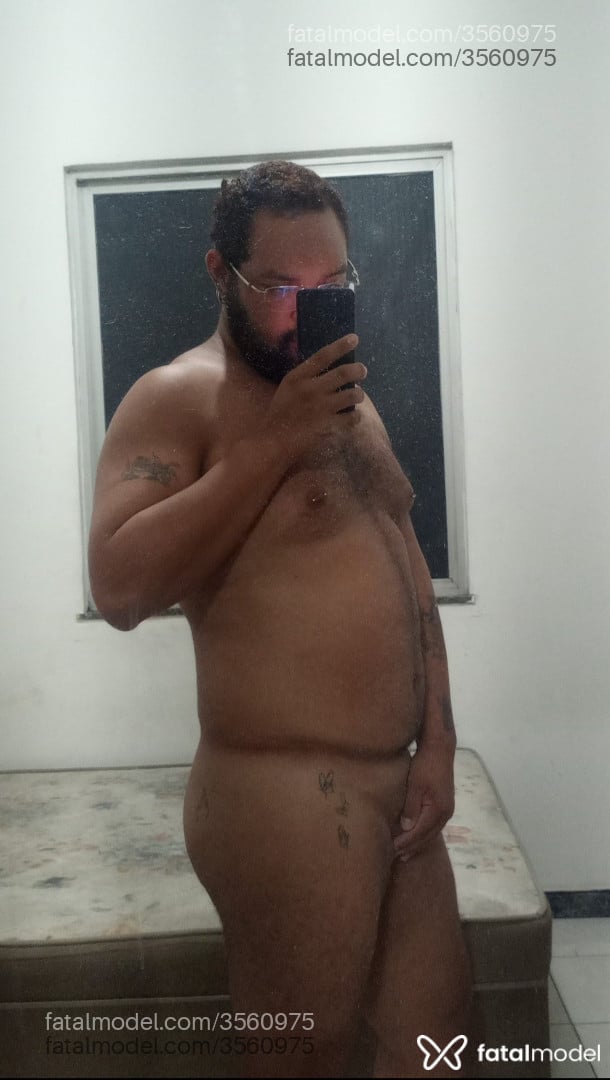 Acompanhante homem morena (o) de olhos castanhos - Pedro