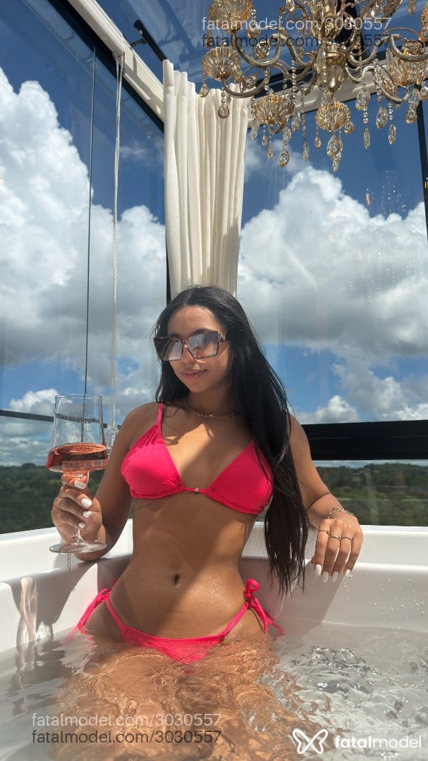 Acompanhante mulher morena (o) de olhos castanhos - Mel Amorim