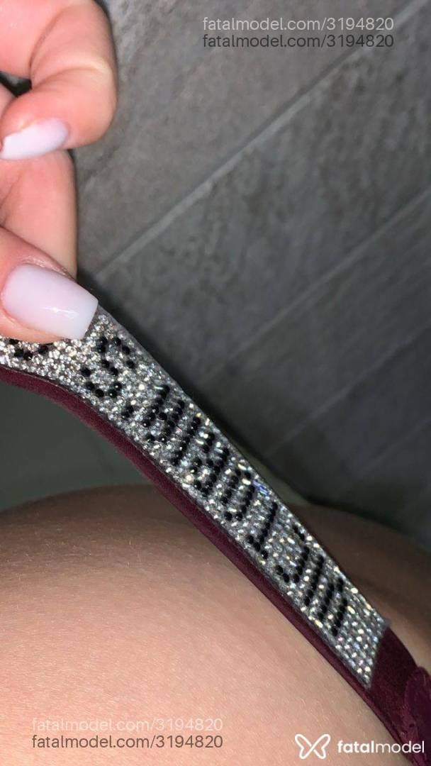 Acompanhante mulher com cabelo castanho de olhos pretos em Formiga Acompanhante mulher com cabelo castanho de olhos pretos em Formiga - Carol