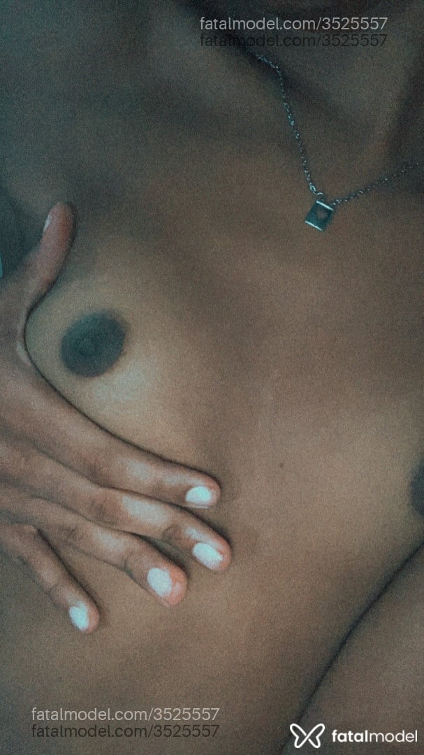 Acompanhante mulher trans morena (o) de olhos castanhos - Skarpeli
