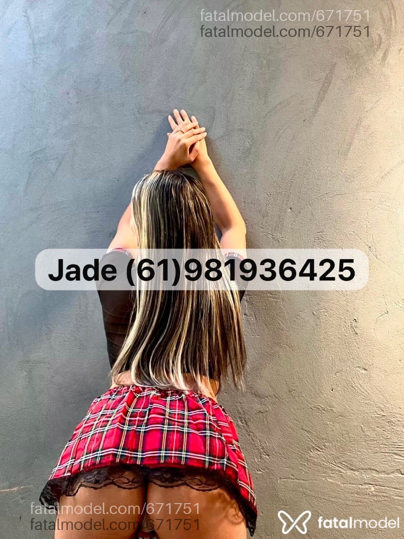 Acompanhante mulher com cabelo castanho de olhos castanhos - Jade Acompanhante mulher com cabelo castanho de olhos castanhos - Jade