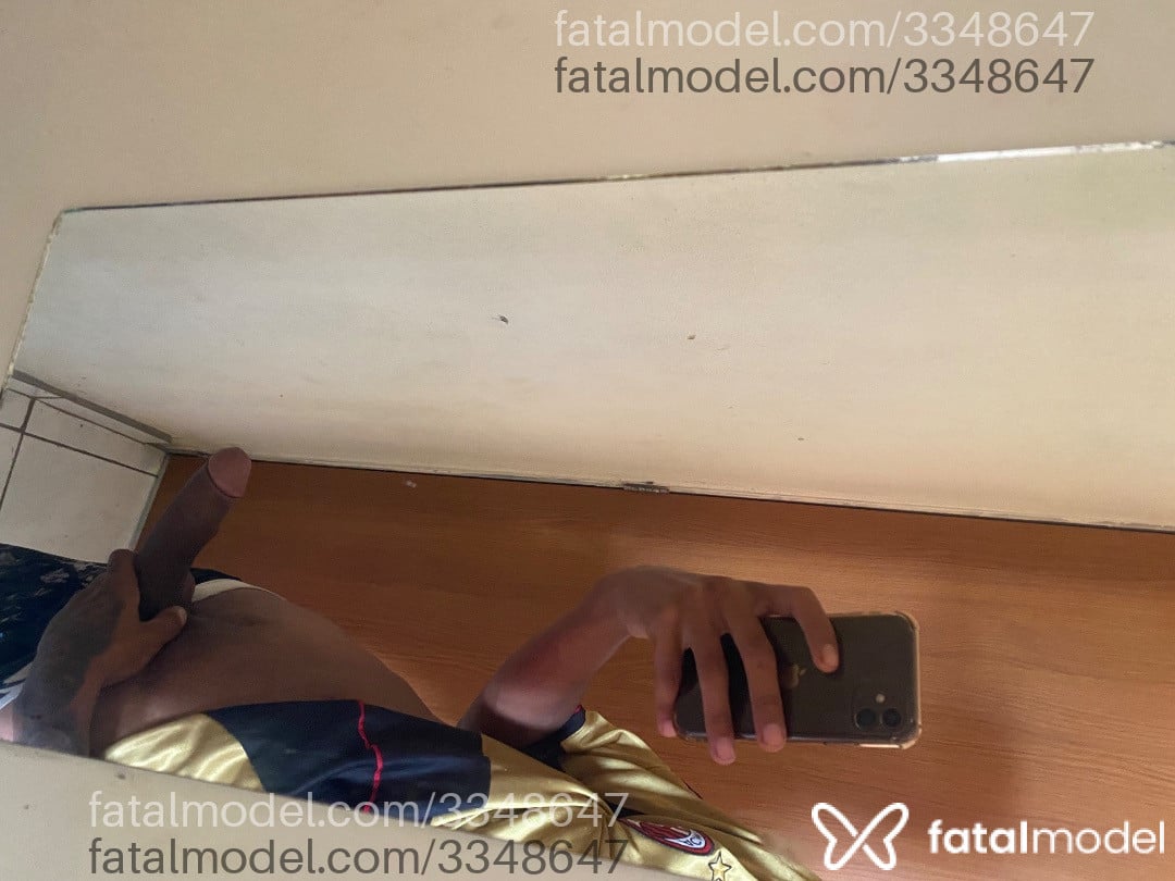 Acompanhante homem morena (o) de olhos pretos - Pretinho
