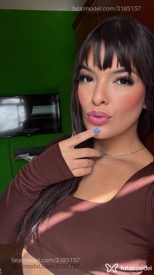 Acompanhante mulher morena (o) de olhos pretos - Laíis