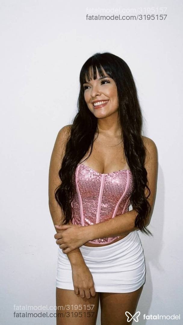 Acompanhante mulher morena (o) de olhos pretos - Laíis