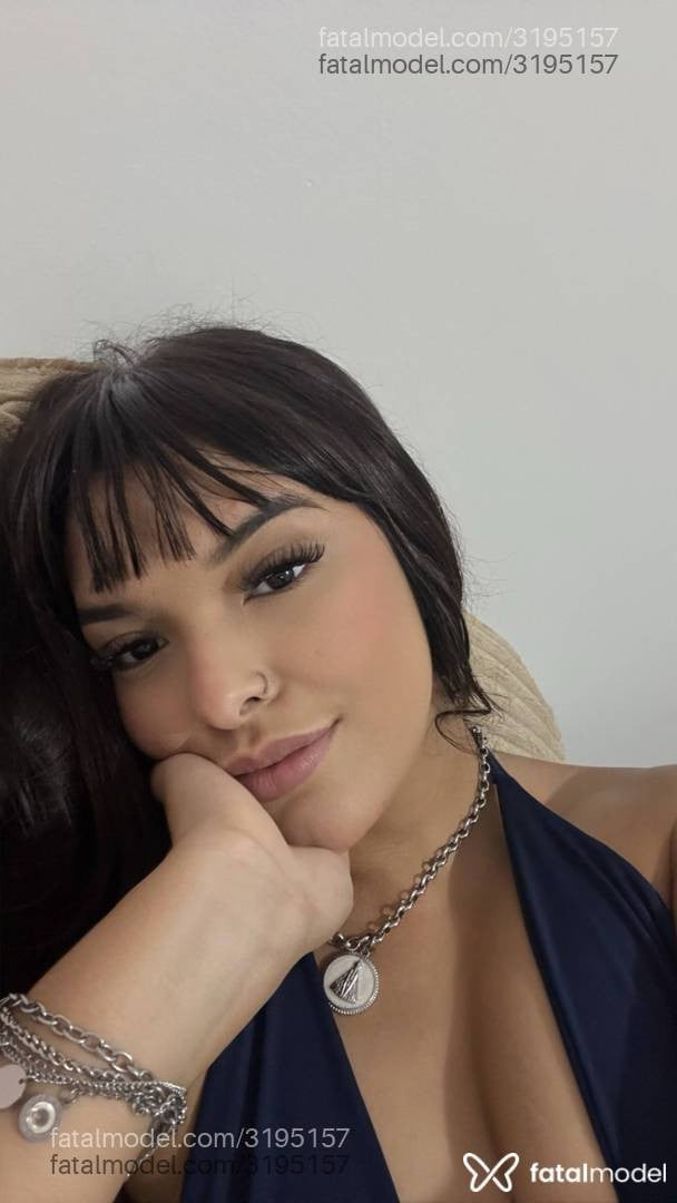 Acompanhante mulher morena (o) de olhos pretos - Laíis