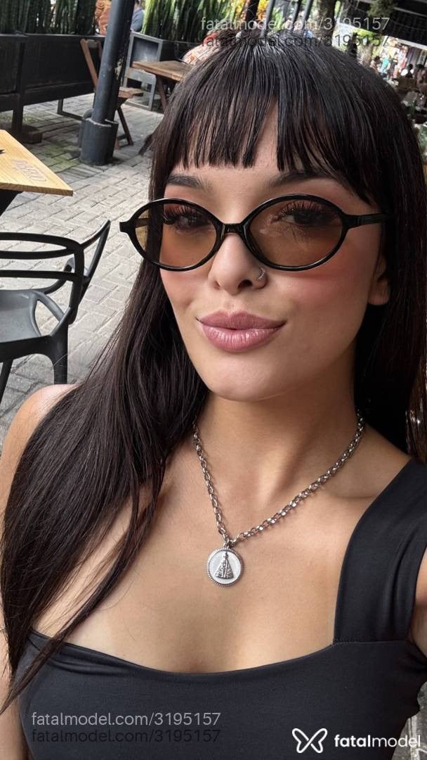 Acompanhante mulher morena (o) de olhos pretos - Laíis