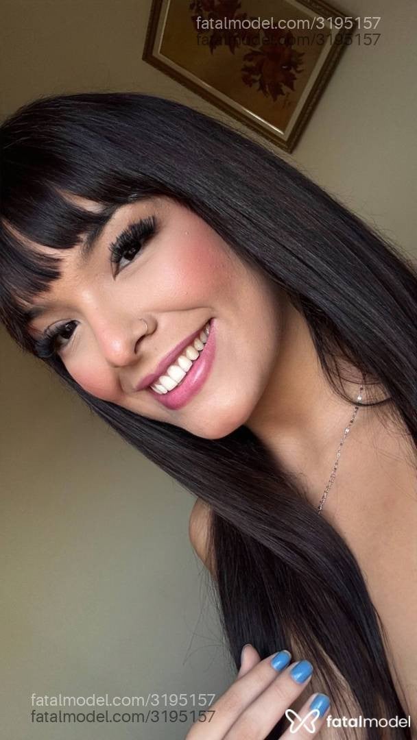 Acompanhante mulher morena (o) de olhos pretos - Laíis