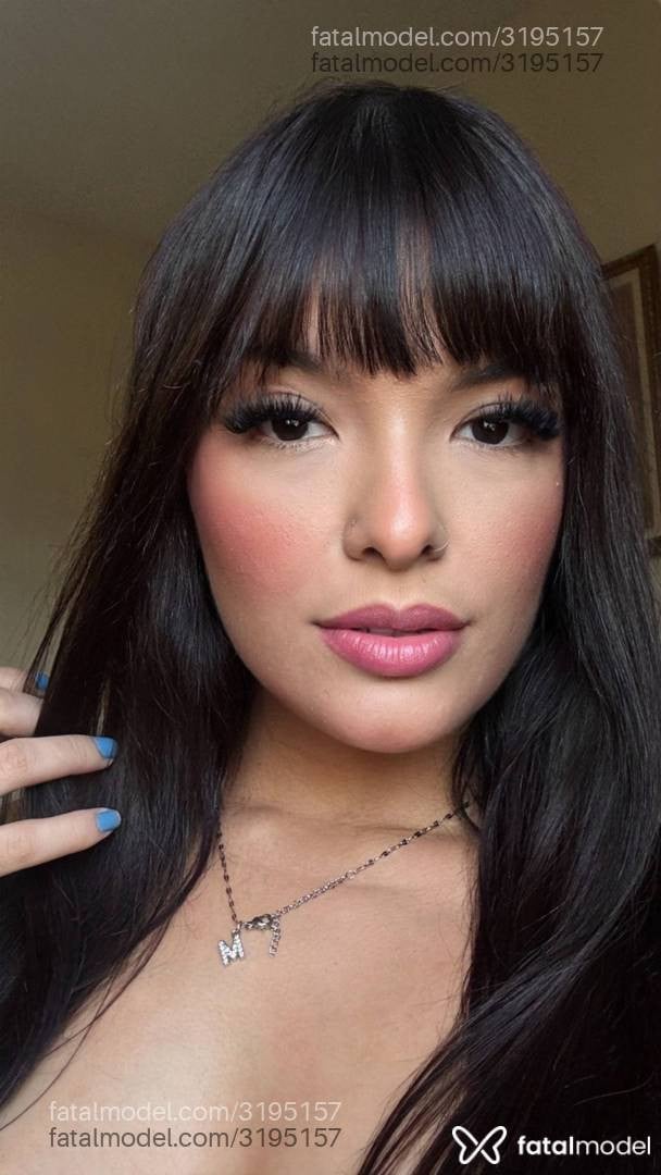Acompanhante mulher morena (o) de olhos pretos - Laíis
