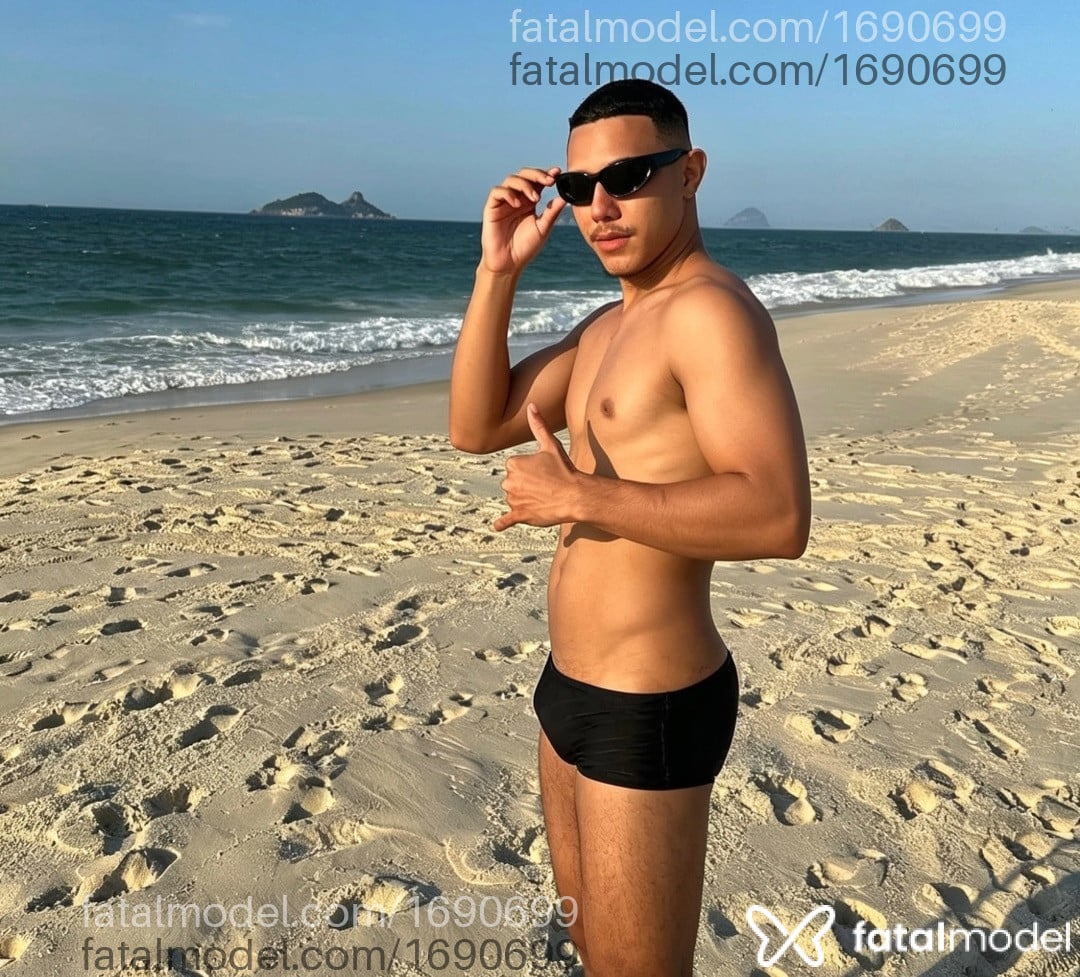 Acompanhante homem com cabelo castanho de olhos castanhos - Lucas trindade