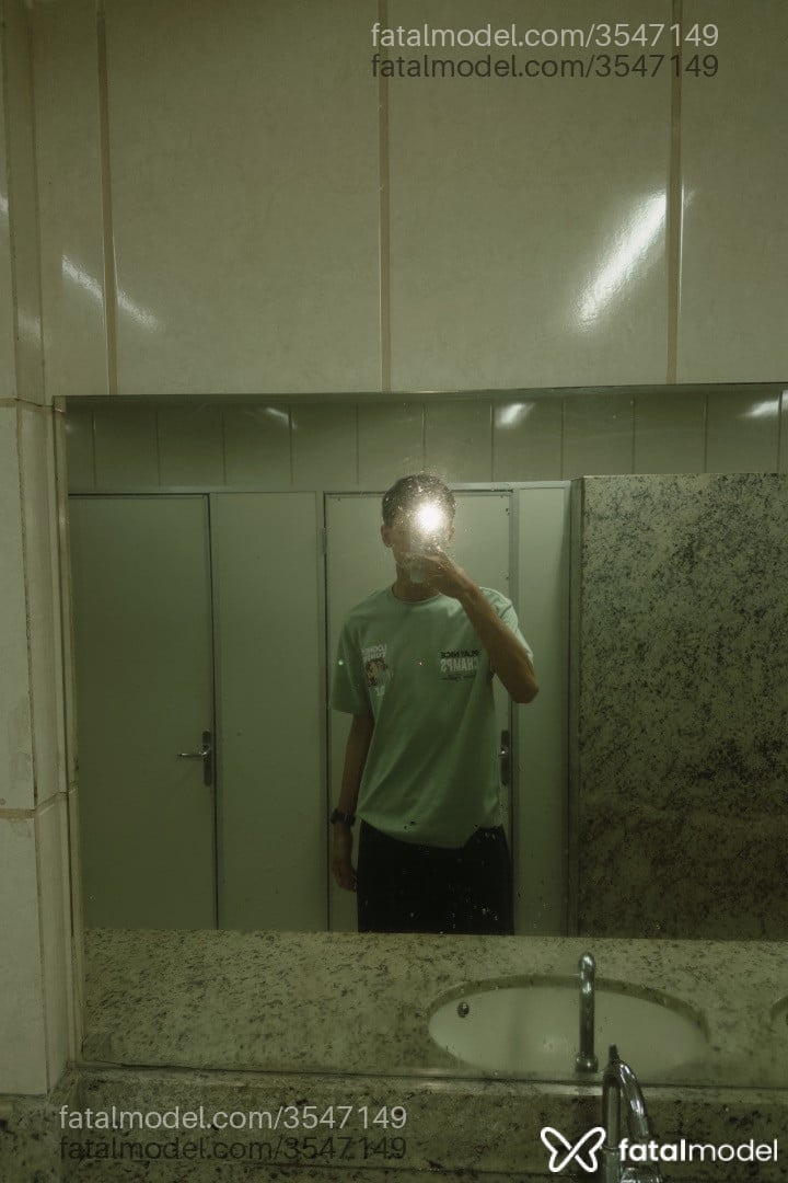 Acompanhante homem morena (o) de olhos castanhos - Lorenzo