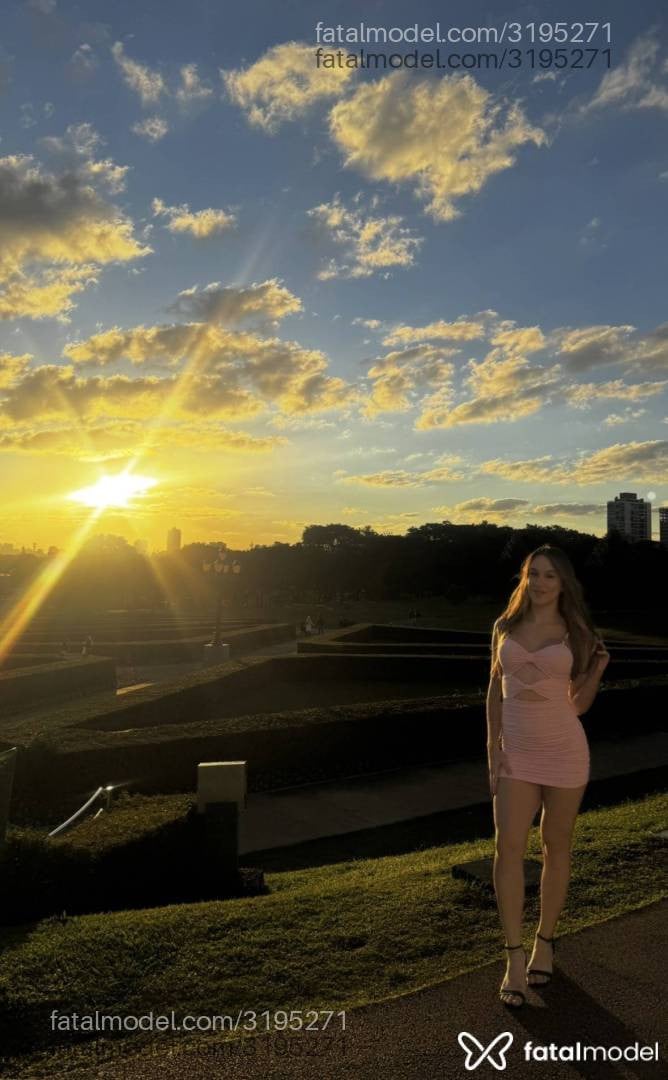 Acompanhante mulher trans loira (o) de olhos azuis em São José - Júlia Ortiz
