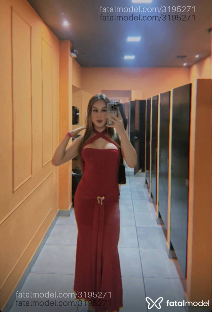 Acompanhante mulher trans loira (o) de olhos azuis - Júlia Ortiz