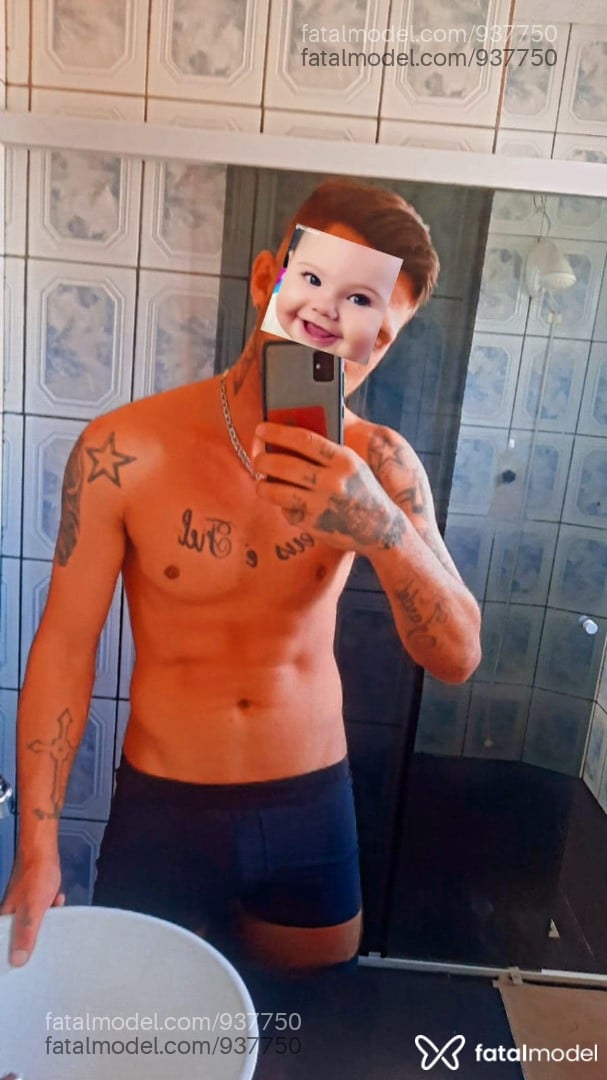 Acompanhante homem com cabelo castanho de olhos verdes - Stifler Sun