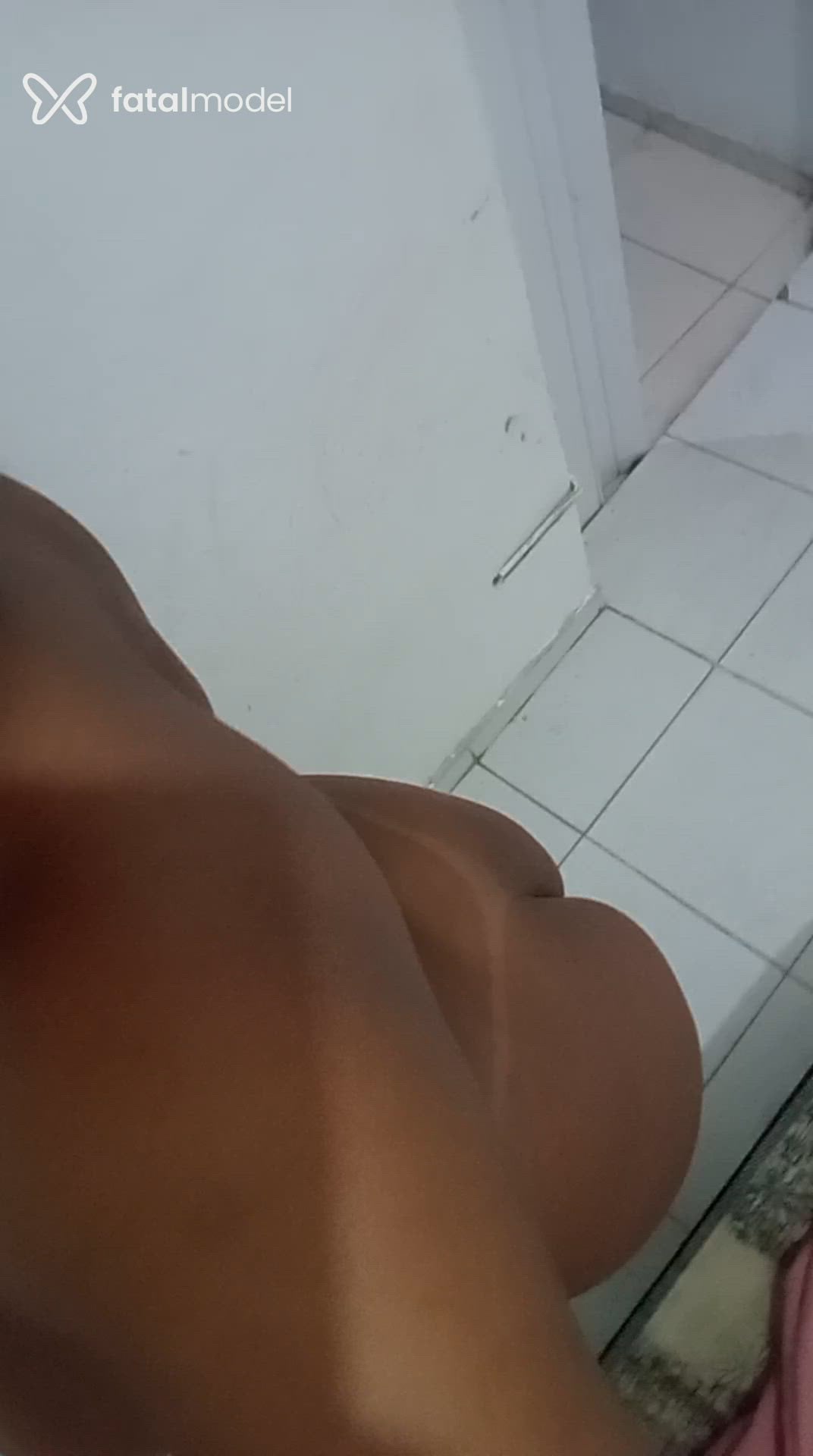Acompanhante mulher morena (o) de olhos pretos - Noemi Gomes