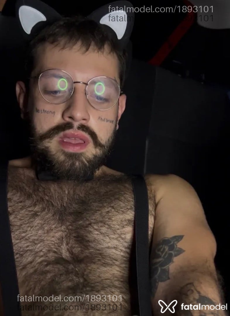 Acompanhante homem com cabelo castanho de olhos pretos - Lucas Rafael