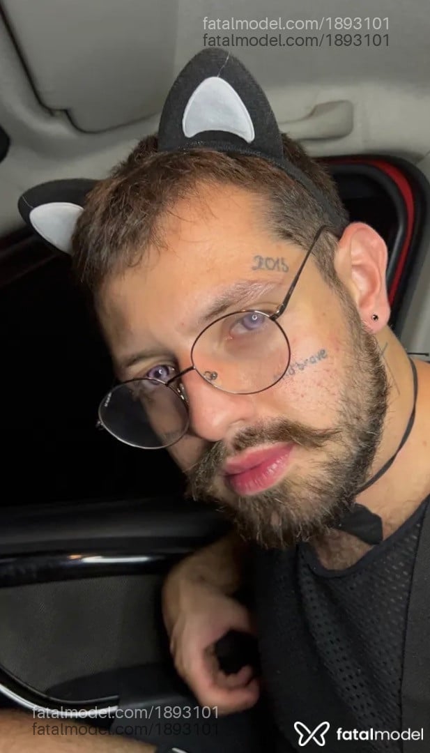Acompanhante homem com cabelo castanho de olhos pretos - Lucas Rafael