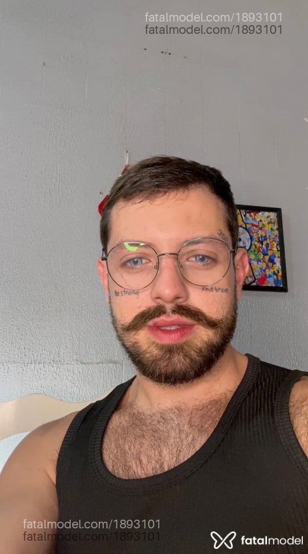 Acompanhante homem com cabelo castanho de olhos pretos - Lucas Rafael