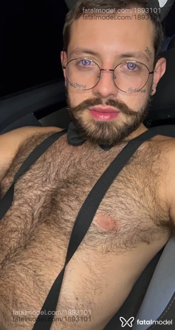 Acompanhante homem com cabelo castanho de olhos pretos - Lucas Rafael