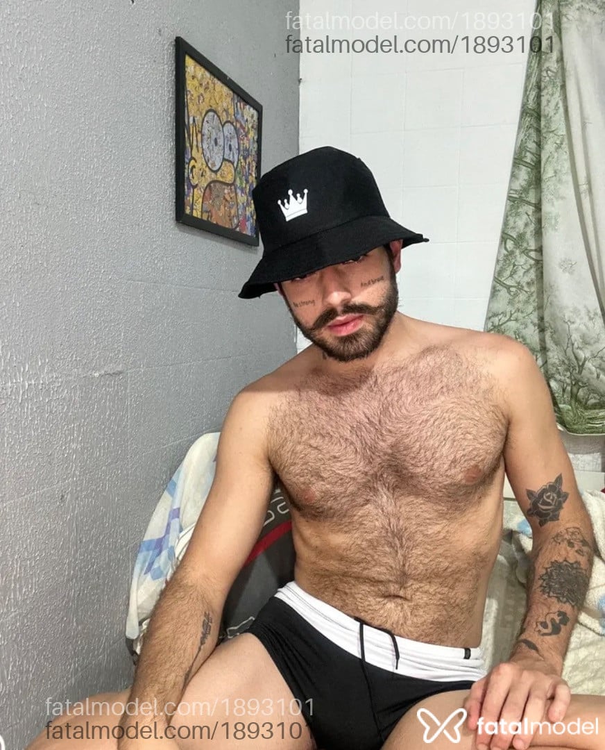 Acompanhante homem com cabelo castanho de olhos pretos - Lucas Rafael