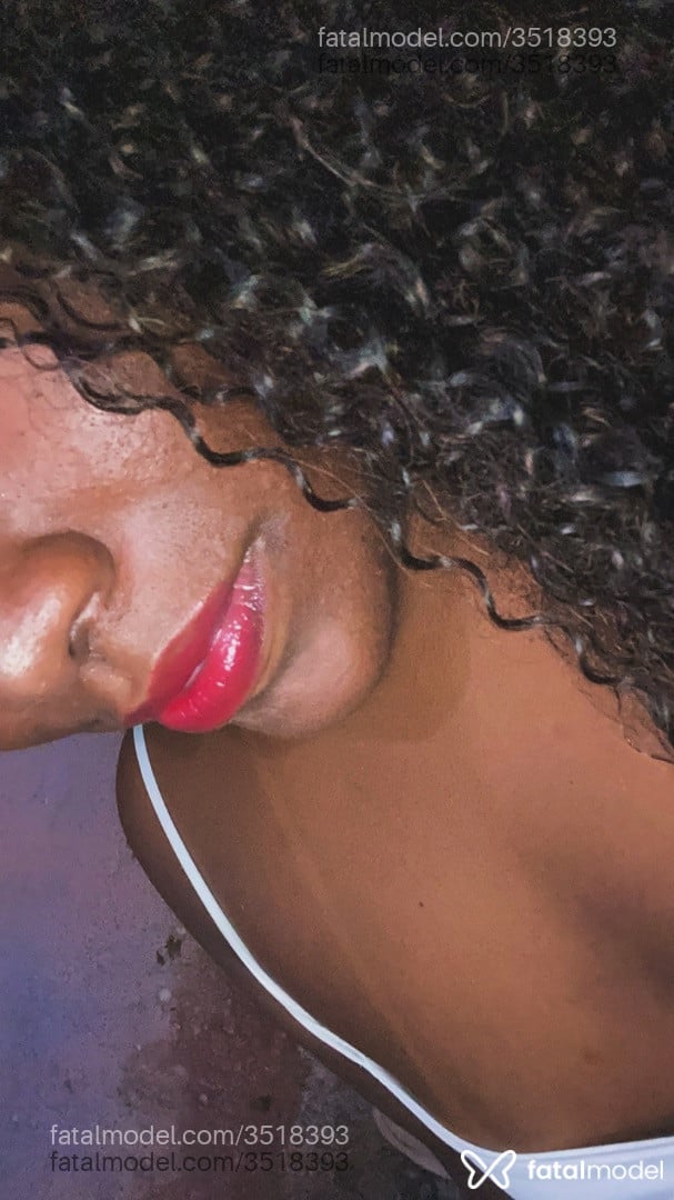 Acompanhante mulher morena (o) de olhos castanhos - Rafaela