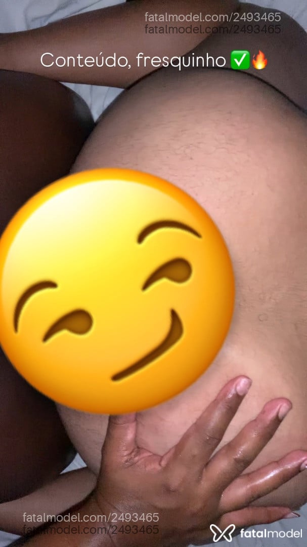 Acompanhante mulher trans morena (o) de olhos pretos - Cacau