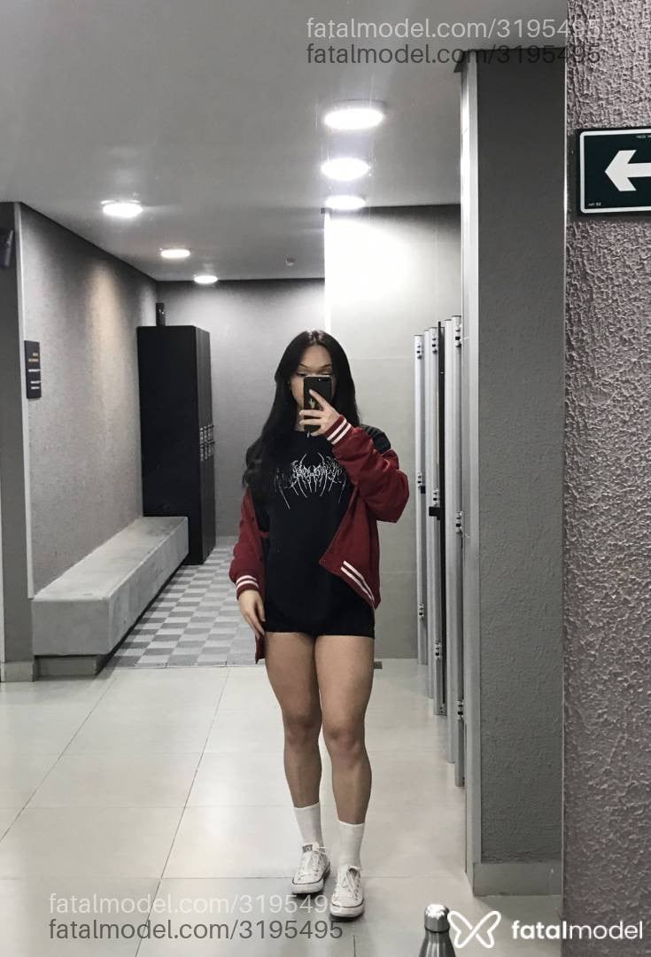 Acompanhante mulher trans com cabelo castanho de olhos castanhos em Curitiba - Jade Miller
