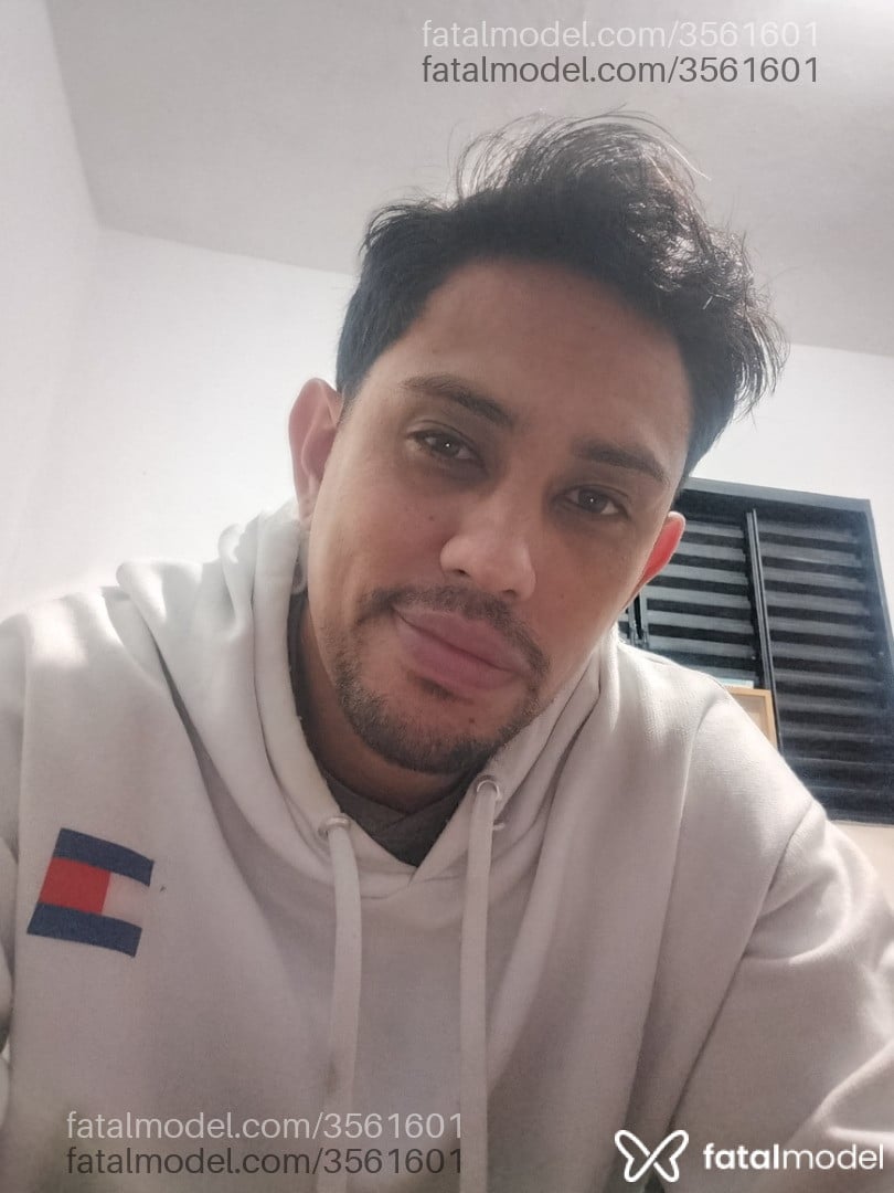 Acompanhante homem com cabelo castanho de olhos castanhos - Lostt