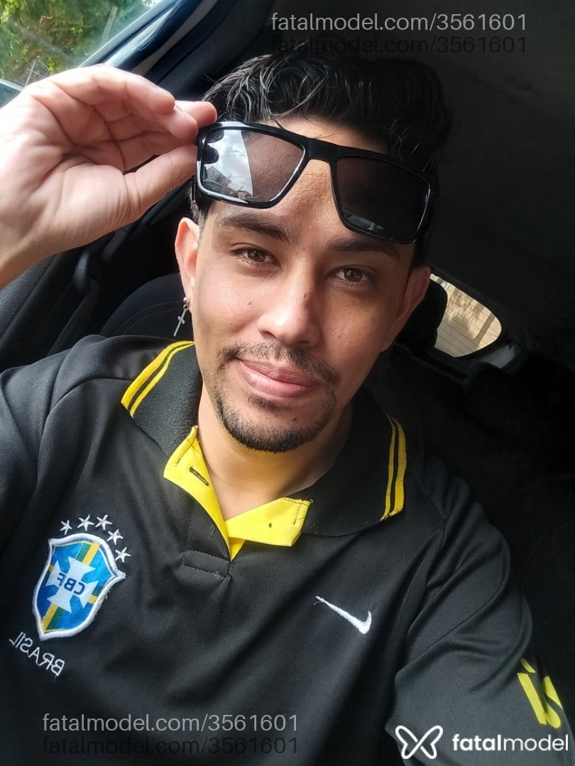 Acompanhante homem com cabelo castanho de olhos castanhos - Lostt