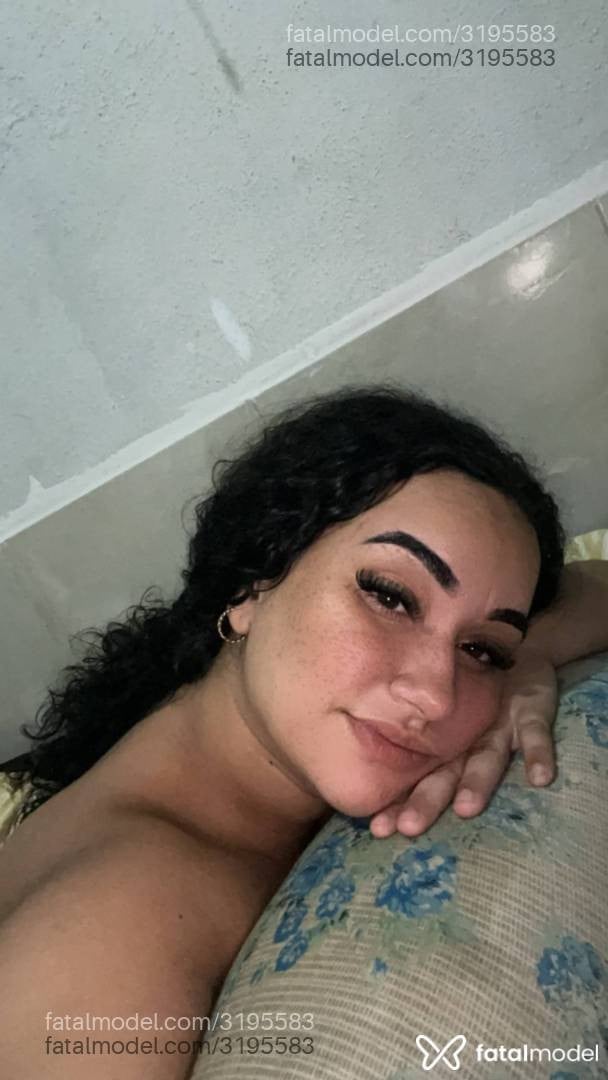 Acompanhante mulher com cabelo castanho de olhos pretos em Virtual Acompanhante mulher com cabelo castanho de olhos pretos em Virtual - Thalita