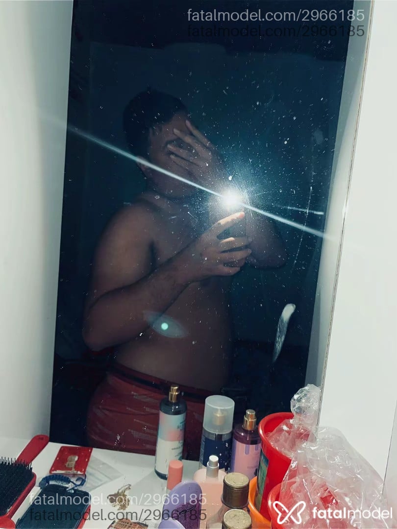 Acompanhante homem morena (o) de olhos castanhos - Vyctor