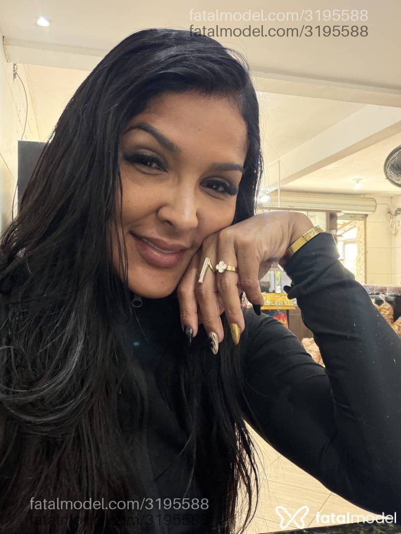 Acompanhante mulher morena (o) de olhos pretos - Morenah