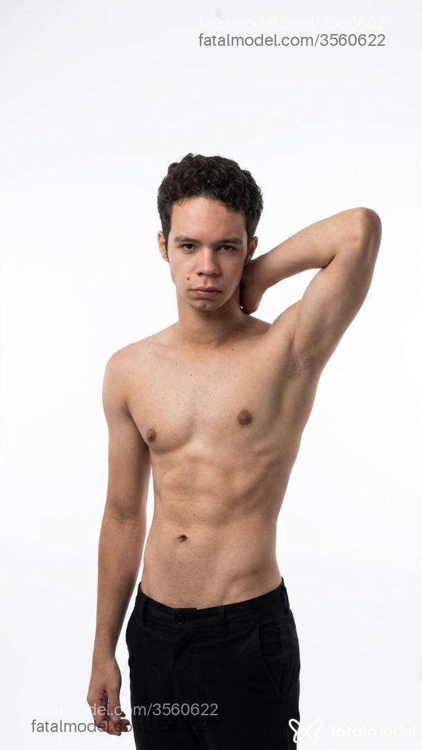 Acompanhante homem morena (o) de olhos mel - James