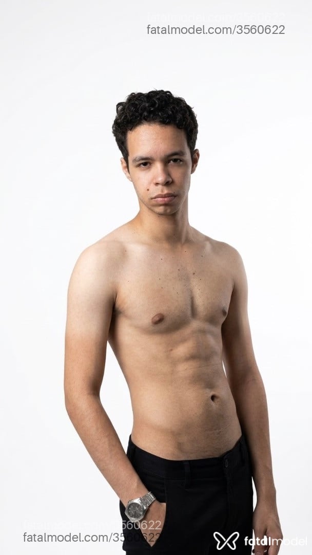 Acompanhante homem morena (o) de olhos mel - James