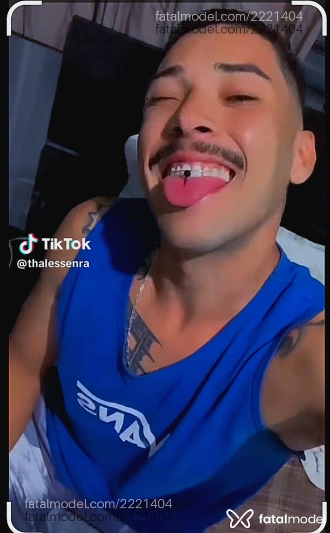 Acompanhante homem com cabelo castanho de olhos castanhos - Senra