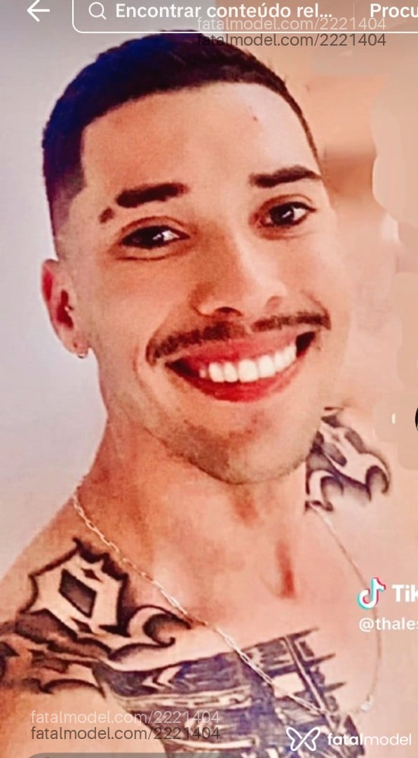 Acompanhante homem com cabelo castanho de olhos castanhos - Senra