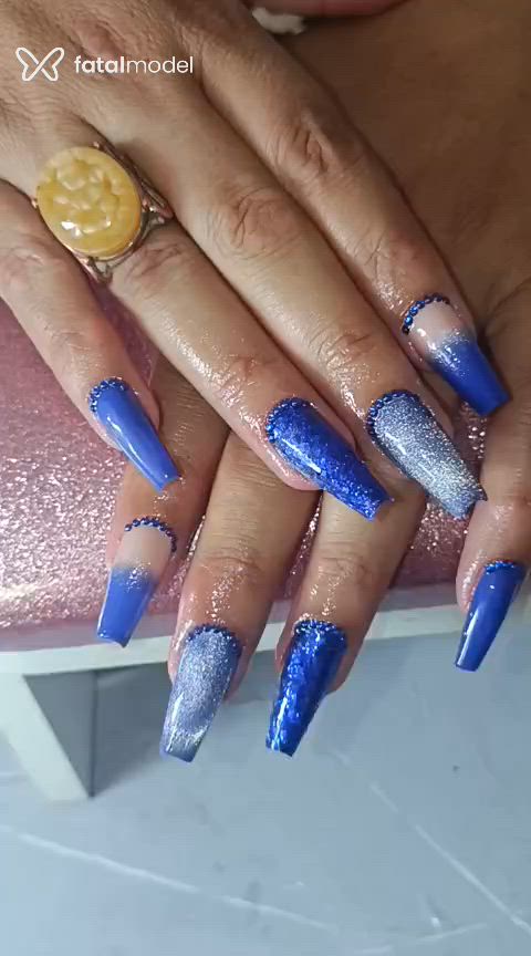 Acompanhante travesti morena (o) de olhos castanhos - Mônica