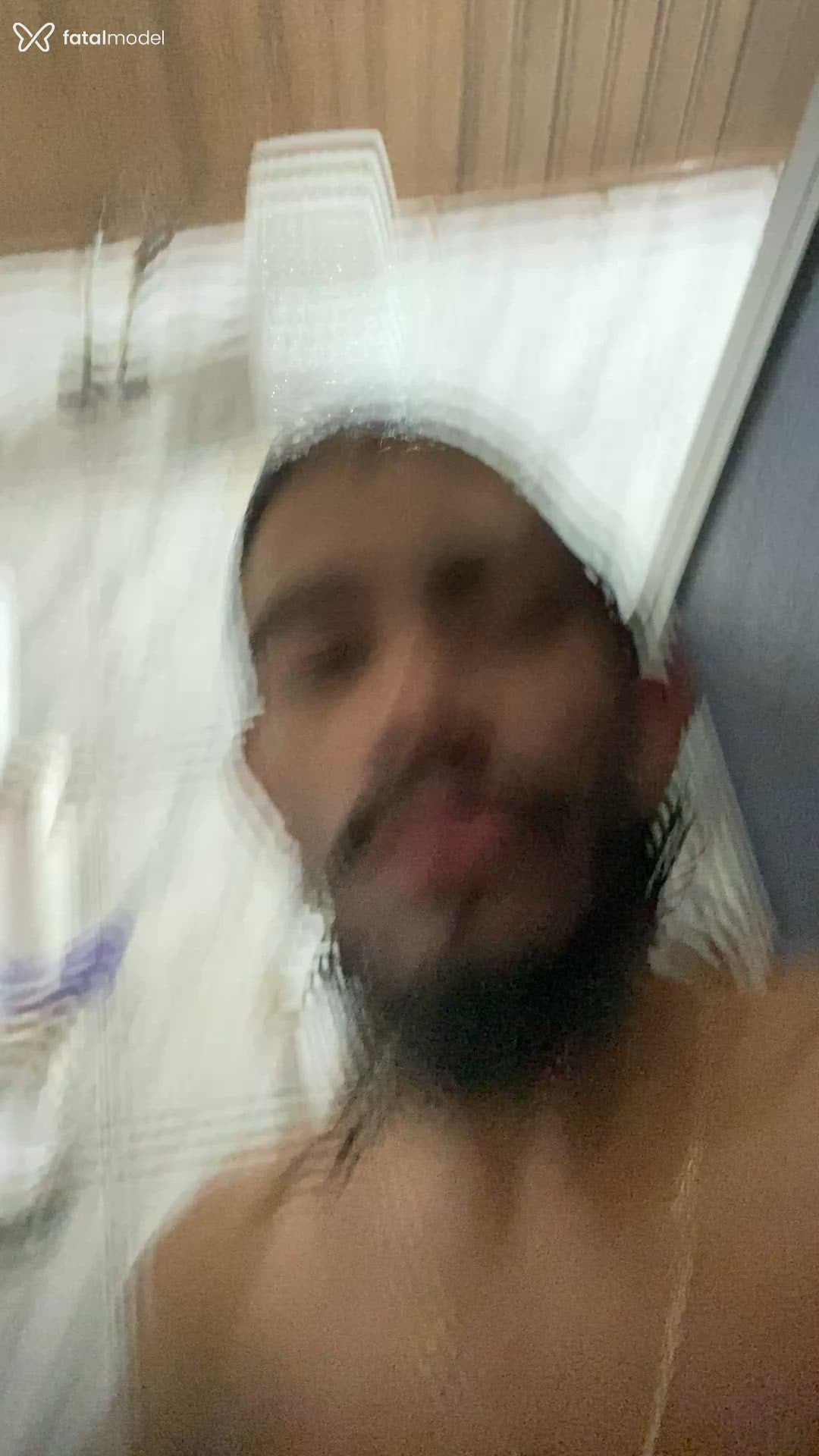 Acompanhante homem com cabelo castanho de olhos castanhos - Bruno Mineirin