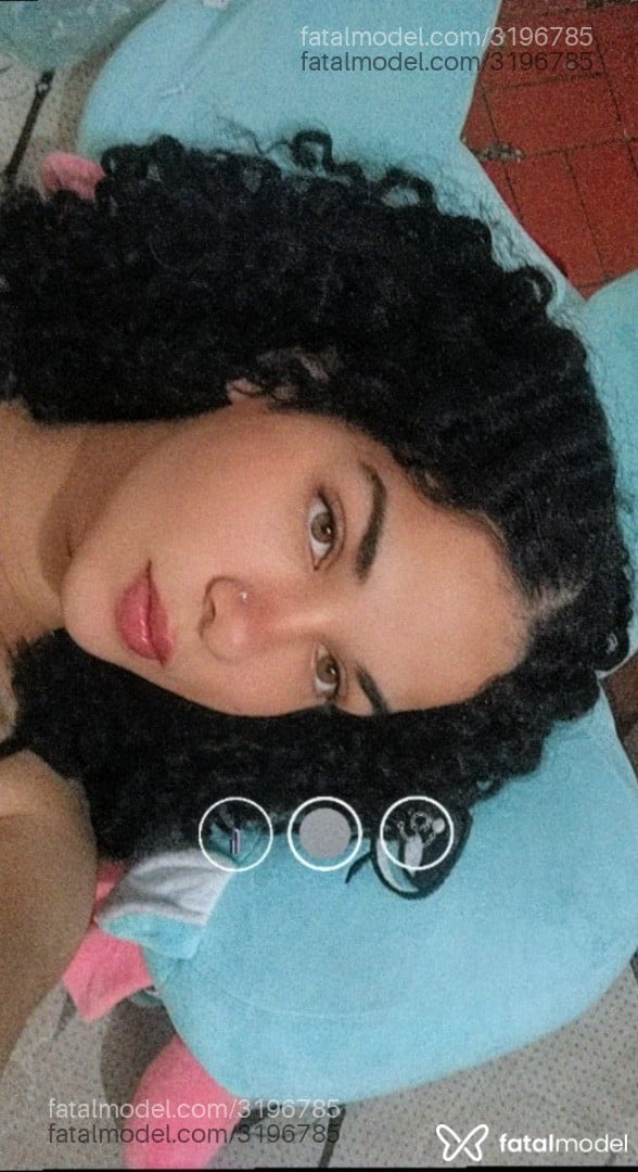 Acompanhante mulher com cabelo castanho de olhos verdes - Cris