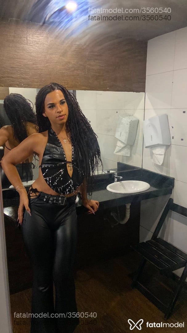 Acompanhante mulher trans morena (o) de olhos castanhos - Tamara Oliver