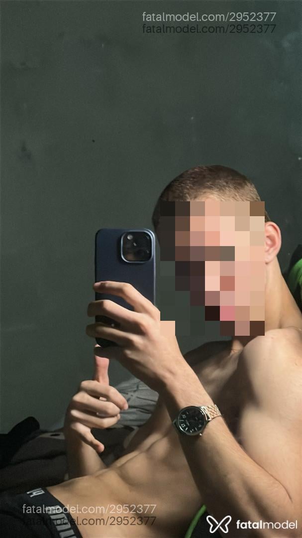 Acompanhante homem com cabelo castanho de olhos verdes - Rylek Acompanhante homem com cabelo castanho de olhos verdes - Rylek