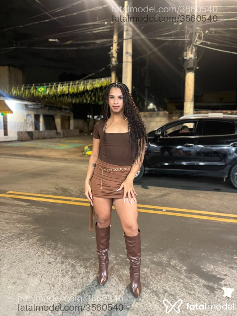 Acompanhante mulher trans morena (o) de olhos castanhos - Tamara Oliver