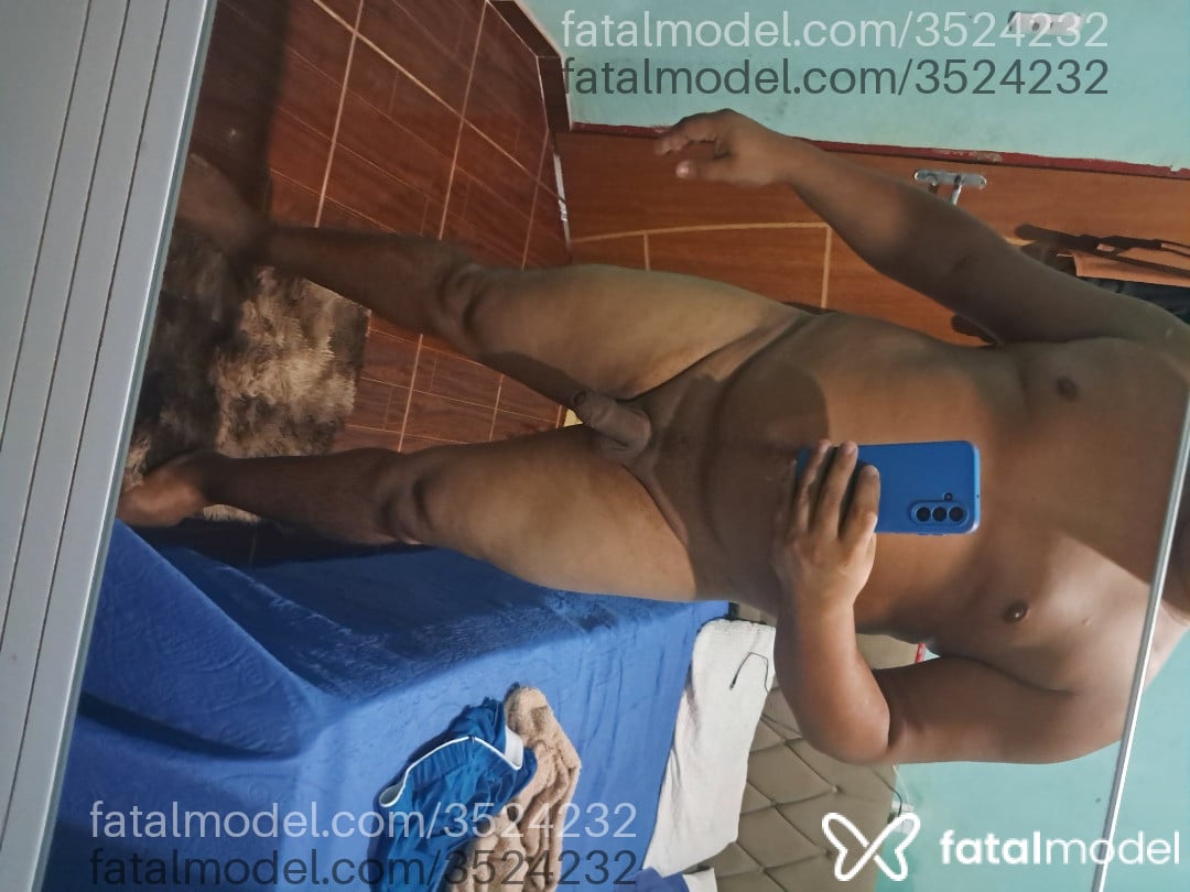 Acompanhante homem morena (o) de olhos castanhos - Rezin